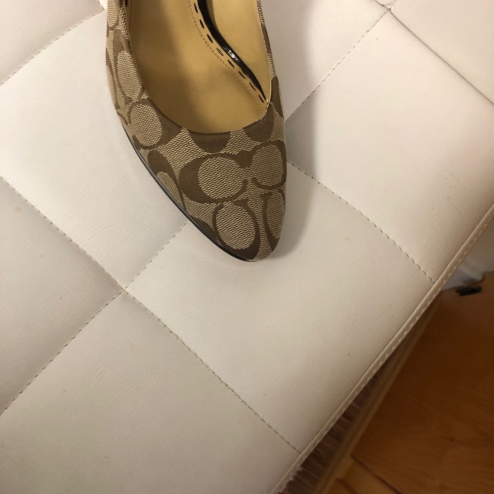 Coach Pumps - Picture 6 of 8